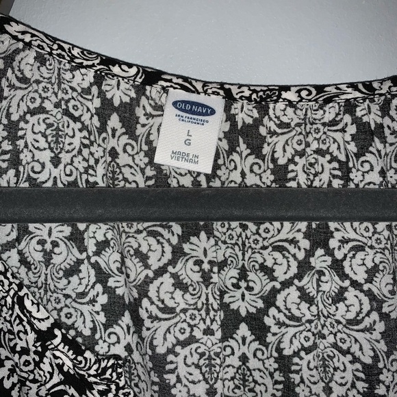 3/20🌟Old Navy black and white tunic style top large - Picture 3 of 5